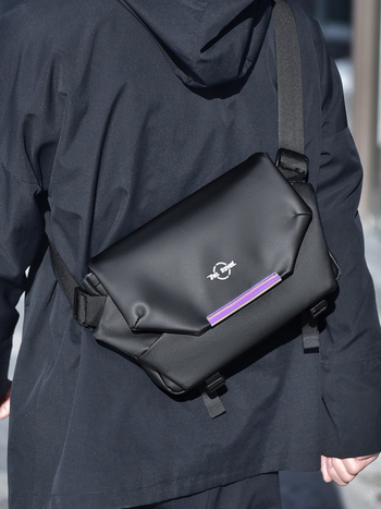 Muška crossbody torba: vodootporna, proširiva, džep za kameru