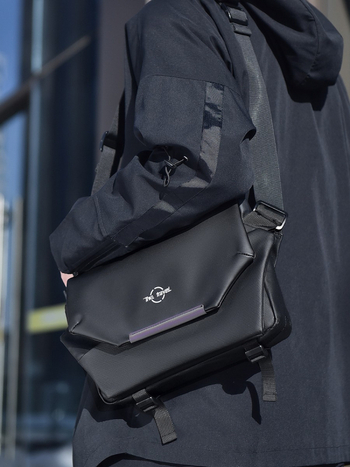 Muška crossbody torba: vodootporna, proširiva, džep za kameru