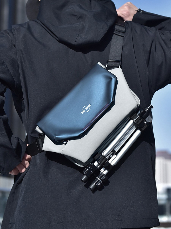 Muška crossbody torba: vodootporna, proširiva, džep za kameru