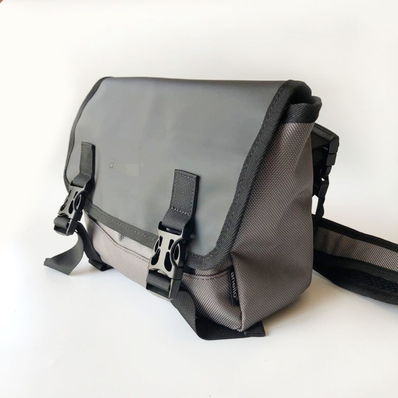 Geantă crossbody pentru bărbați din nylon, închidere cu fermoar, impermeabilă, cu o singură curea, buzunar exterior cu capac