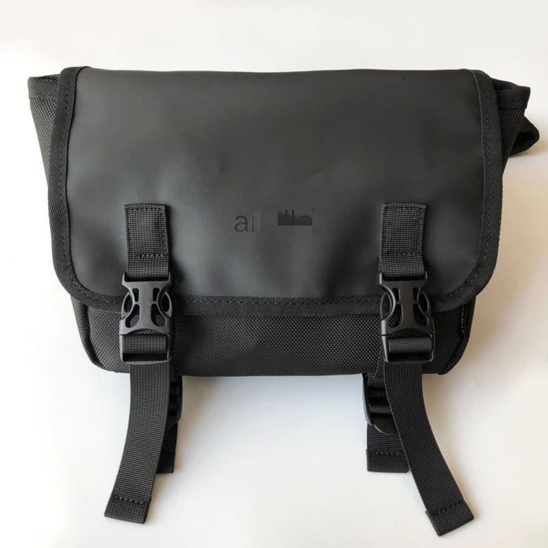 Geantă crossbody pentru bărbați din nylon, închidere cu fermoar, impermeabilă, cu o singură curea, buzunar exterior cu capac