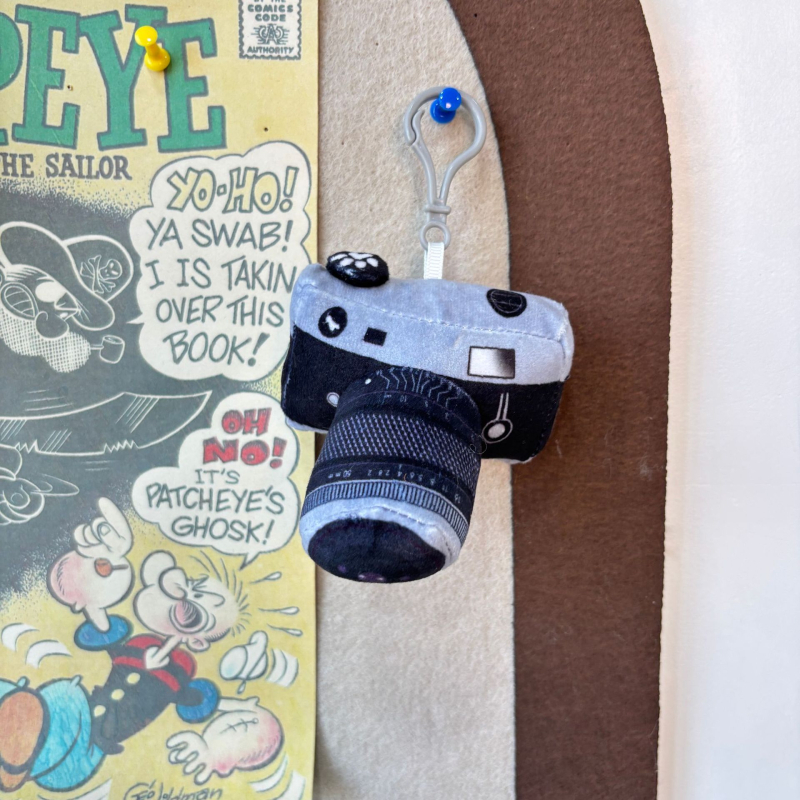 Κουκλάκι λούτρινο με μπρελόκ για τσάντα — κοντό βελούδινο ύφασμα, γέμισμα PP βαμβάκι, κατάλληλο για ηλικίες 7–14 ετών