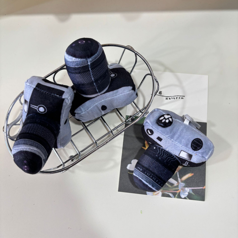 Κουκλάκι λούτρινο με μπρελόκ για τσάντα — κοντό βελούδινο ύφασμα, γέμισμα PP βαμβάκι, κατάλληλο για ηλικίες 7–14 ετών