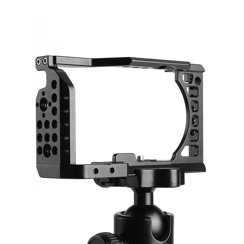 Rabbit Cage pre bezoglednú kameru – zvislá fotografika, kompatibilné so Sony A6000/A6300/A6400/A6500; Materiál: hliníková zliatina; Maximálna nosnosť 6–10 kg; Hmotnosť 149 g