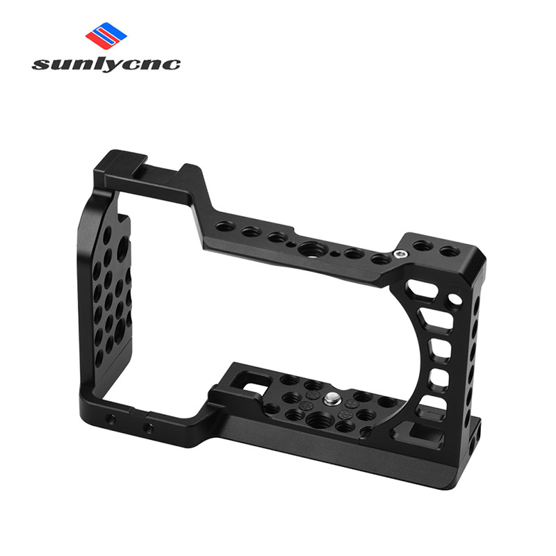 Rabbit Cage pre bezoglednú kameru – zvislá fotografika, kompatibilné so Sony A6000/A6300/A6400/A6500; Materiál: hliníková zliatina; Maximálna nosnosť 6–10 kg; Hmotnosť 149 g