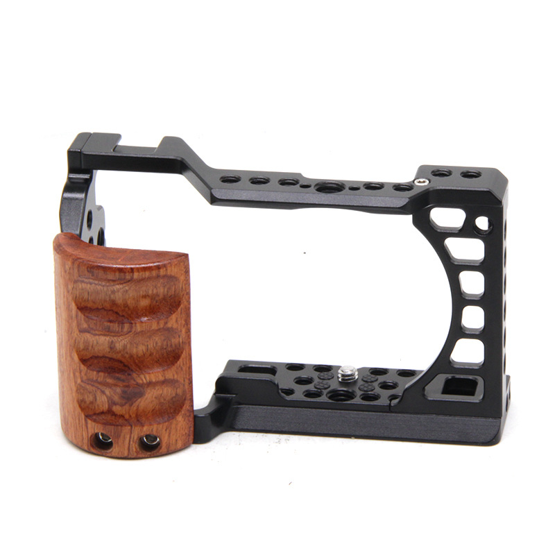 Rabbit Cage pre bezoglednú kameru – zvislá fotografika, kompatibilné so Sony A6000/A6300/A6400/A6500; Materiál: hliníková zliatina; Maximálna nosnosť 6–10 kg; Hmotnosť 149 g