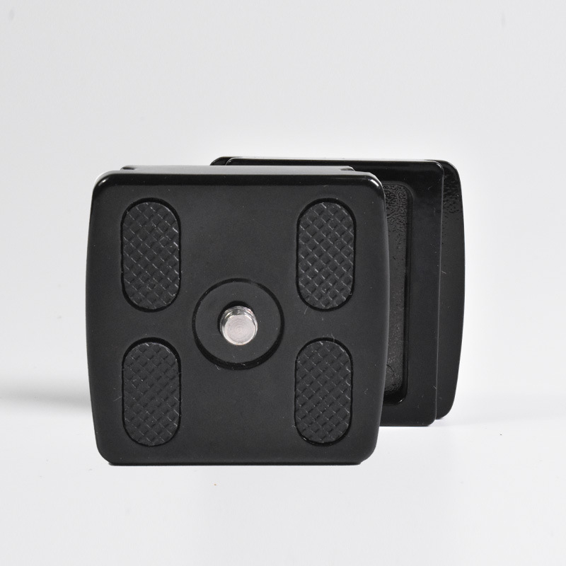 Tripod gyorskioldó tábla, alumínium ötvözet, 1/4-inch csavar, max terhelés 2–5 kg, tömeg 41 g, kompatibil DSLR fej