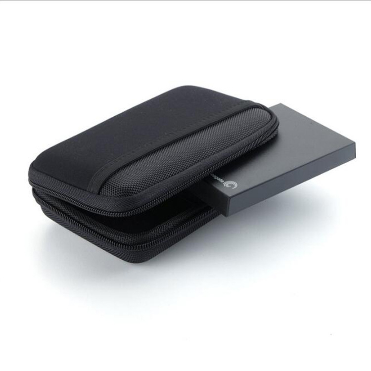 Torba za elektroniku više namjena: vanjski tvrdi disk, punjač, USB flash disk, kabeli i power bank