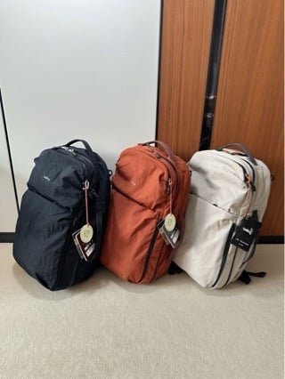 Unisex ranac za sport i putovanja – vodootporan; zapremina 20–35 L; za 13-inčni laptop; poliester; sustav zračnih jastuka na trakama (20–35 L; vodootporan; 13″ laptop; poliester; sustav zračnih jastuka)