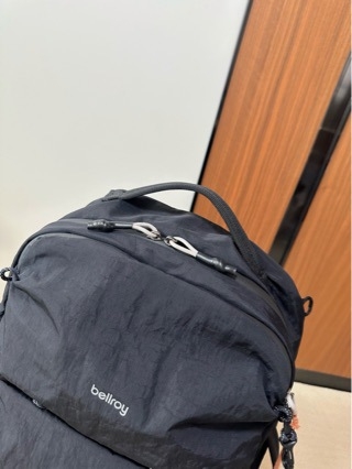 Unisex ranac za sport i putovanja – vodootporan; zapremina 20–35 L; za 13-inčni laptop; poliester; sustav zračnih jastuka na trakama (20–35 L; vodootporan; 13″ laptop; poliester; sustav zračnih jastuka)
