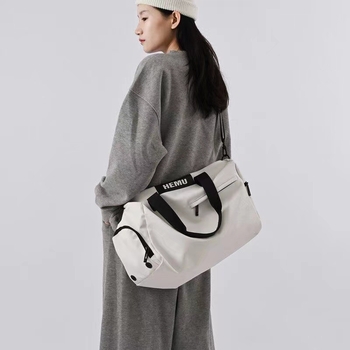 Cross-body sportska torba s odjeljivanjem mokro/suvo, ultra lagana, vodootporna od Oxford tkanine
