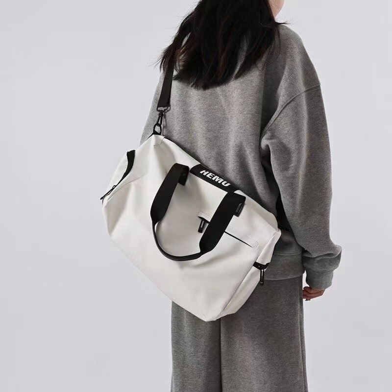 Cross-body sportska torba s odjeljivanjem mokro/suvo, ultra lagana, vodootporna od Oxford tkanine