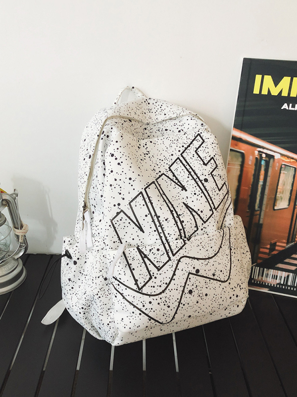 Közép- és általános iskolások számára készült hátizsák – könnyű nylonból, 20–35 L kapacitás, 15 inch laptophoz, uniszex, betűs mintázat