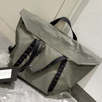 Crossbody táska kültéri sportokra, unisex, vászon anyagú, vízálló és lélegző, kapacitás kevesebb mint 20 L