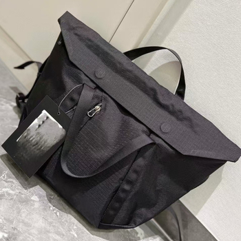 Crossbody táska kültéri sportokra, unisex, vászon anyagú, vízálló és lélegző, kapacitás kevesebb mint 20 L