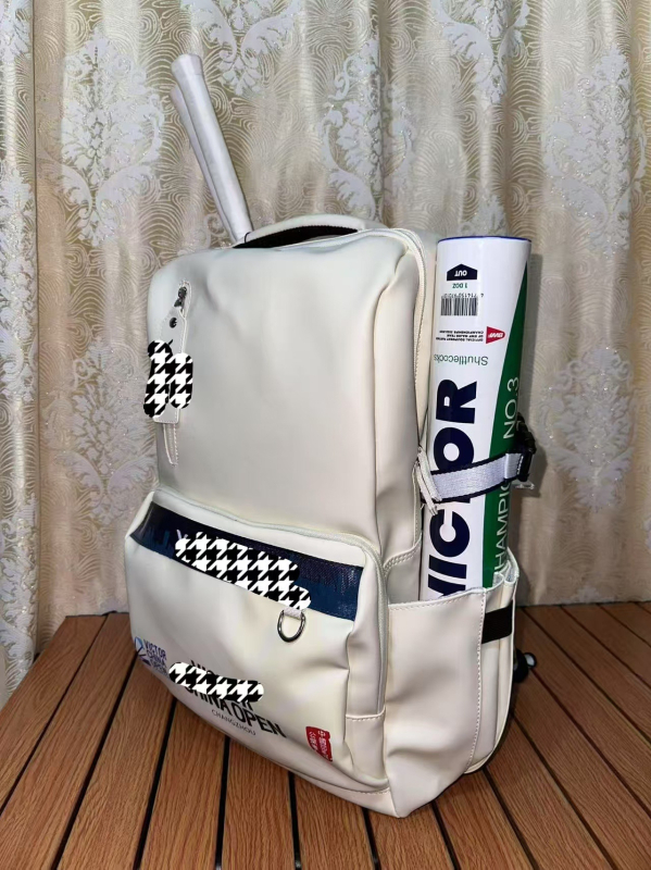 Badmintonnal használható sporttáska nagy kapacitással és cipőrekesszel, légáteresztő, vízálló, száraz–nedves elválasztás, légpárnás vállpántok, uniszex