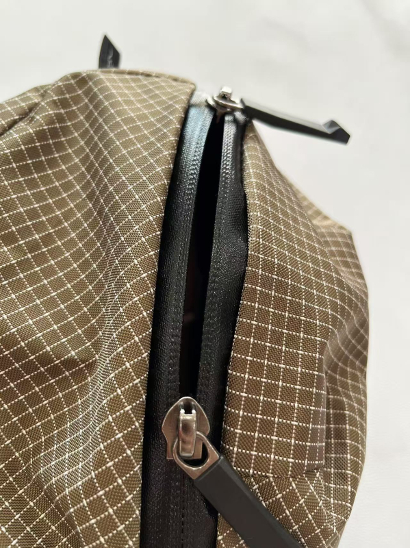 Sac de spate unisex din nylon pentru camping și drumeții, ușor, 15L capacitate, sistem de purtare Neurobridge