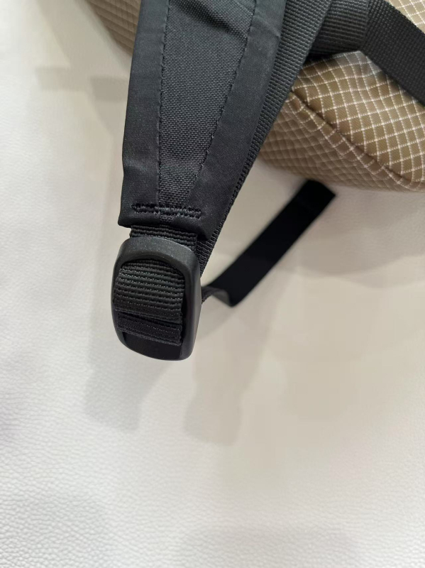 Sac de spate unisex din nylon pentru camping și drumeții, ușor, 15L capacitate, sistem de purtare Neurobridge