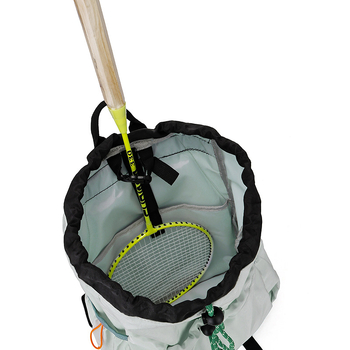 Lagani šniraški ruksak za vanjske aktivnosti, izrađen od Oxford platna; unutarnja džep s patentnim zatvaračem i džep za identifikacijsku karticu; unutarnji patch džep; prozračan i otporan na habanje