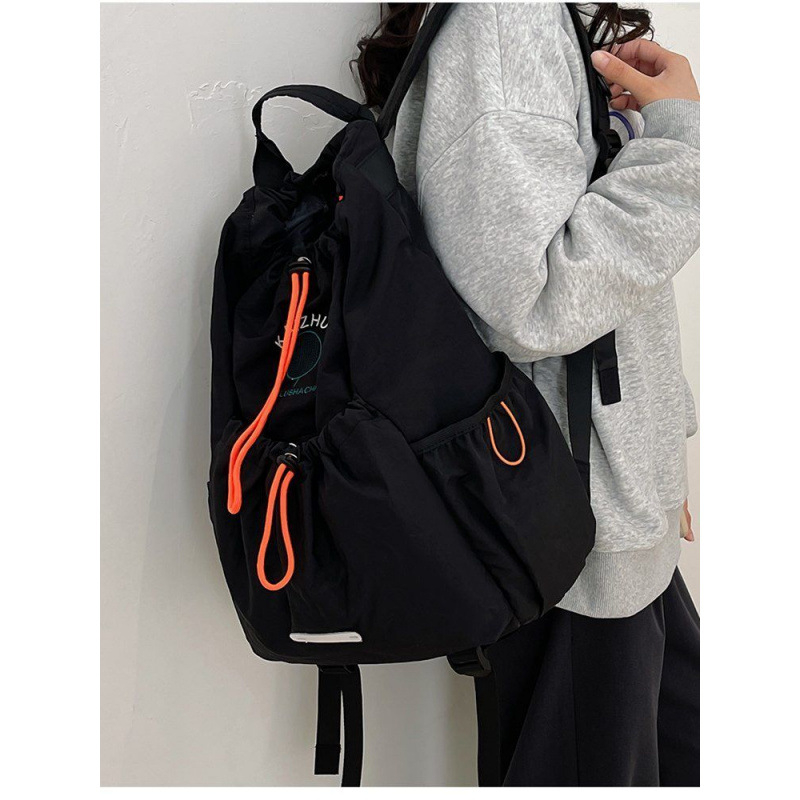 Planinarski ruksak, poliester materijal, nylon podstava, unisex dizajn, pogodan za vožnju biciklom