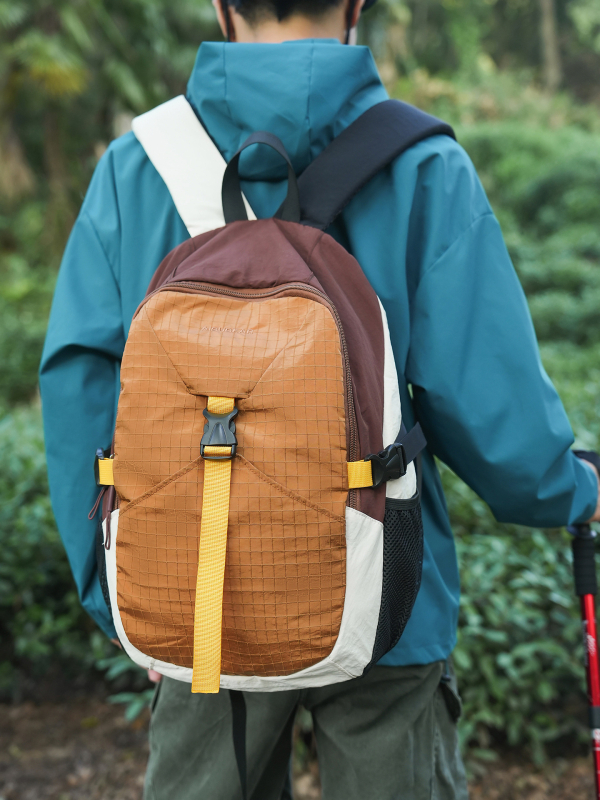 Unisex ruksak za outdoor planinarenje i alpinističke svrhe, vodootporni najlon, kapacitet 36–55 L, kompatibilan s 14-inčnim prijenosnikom, sustav naramenica s zračnom jastučnicom