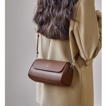 Crossbody torba s dizajnom tofu kvadratna, PU koža, baguette silueta, proljeće 2025, gradska moda, svakodnevna upotreba