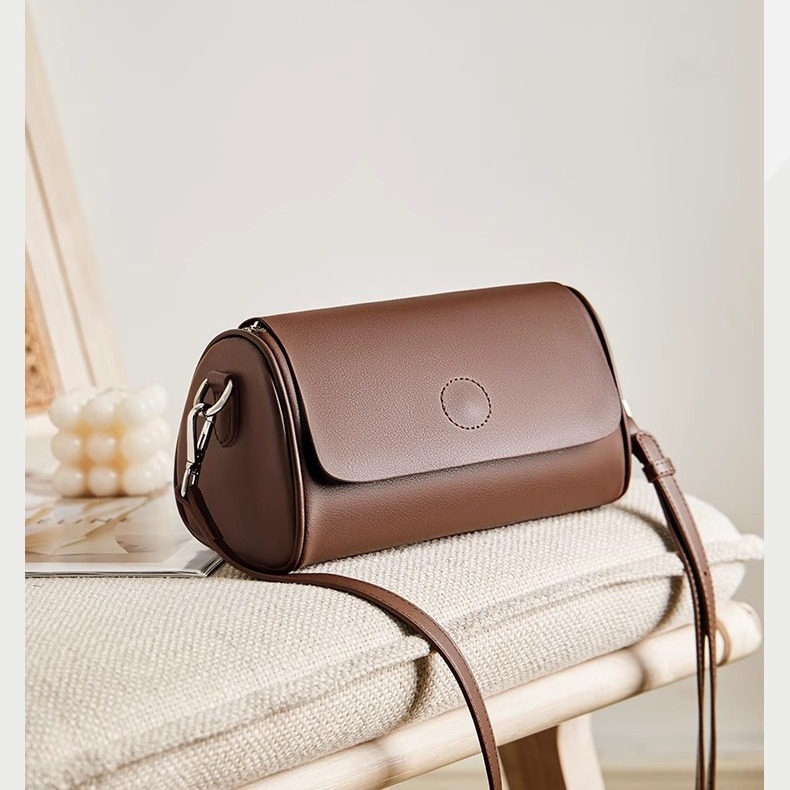 Crossbody torba s dizajnom tofu kvadratna, PU koža, baguette silueta, proljeće 2025, gradska moda, svakodnevna upotreba