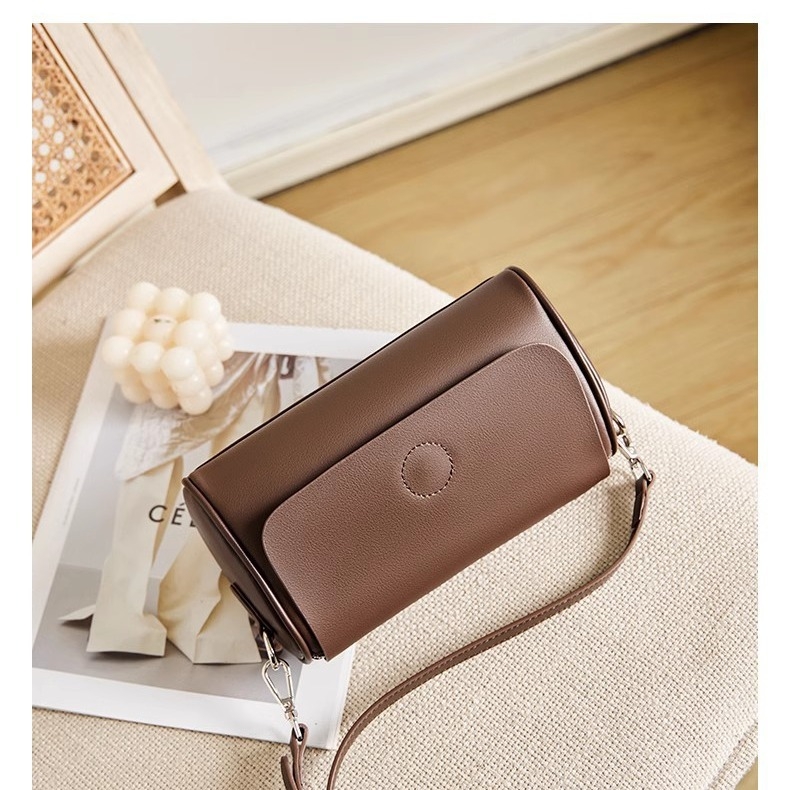 Crossbody torba s dizajnom tofu kvadratna, PU koža, baguette silueta, proljeće 2025, gradska moda, svakodnevna upotreba