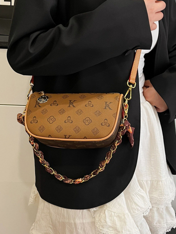 Torba preko ramena s lancem, gradski stil (PU materijal; horizontalni kvadratni oblik; zatvarač; skriveni džep sa zatvaračem; poliester podstava)