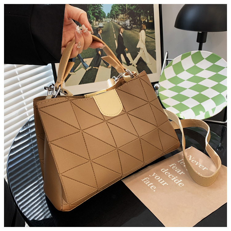 Ženska crossbody torba od PU materijala — minimalistički stil, zatvarač, PU podstava, pogodna za slobodno vrijeme i putovanja