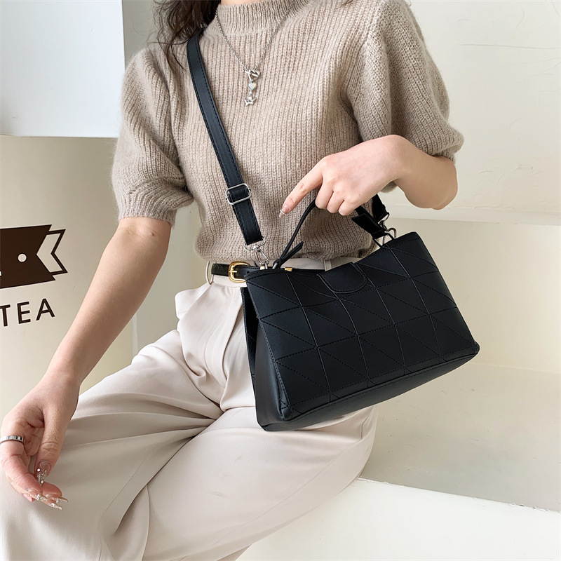 Ženska crossbody torba od PU materijala — minimalistički stil, zatvarač, PU podstava, pogodna za slobodno vrijeme i putovanja