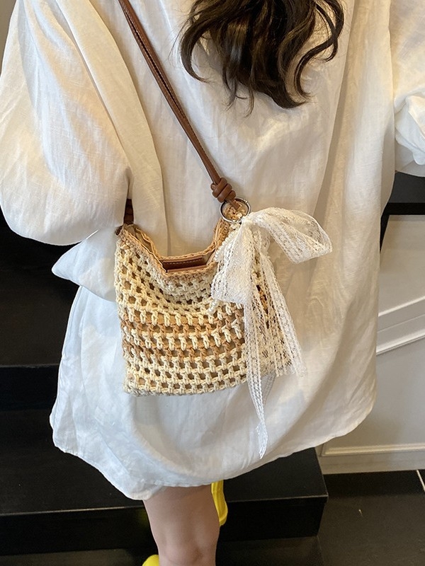 Ženska pletena torbica od pamuka, ljeto 2025 – torba za jedno rame, crossbody bucket stil s izrezima