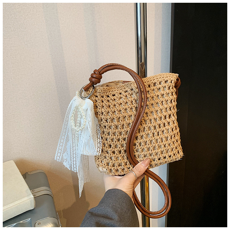 Ženska pletena torbica od pamuka, ljeto 2025 – torba za jedno rame, crossbody bucket stil s izrezima