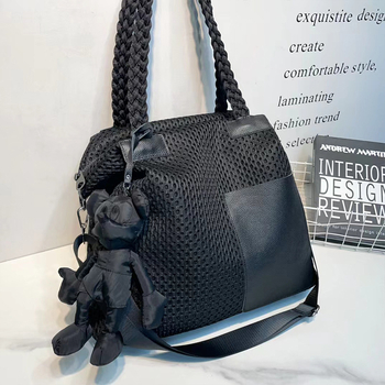 Torba za rame od mrežaste tkanine s kožnim detaljima, gradski minimalistički stil, zatvaranje na zip, više unutarnjih džepova