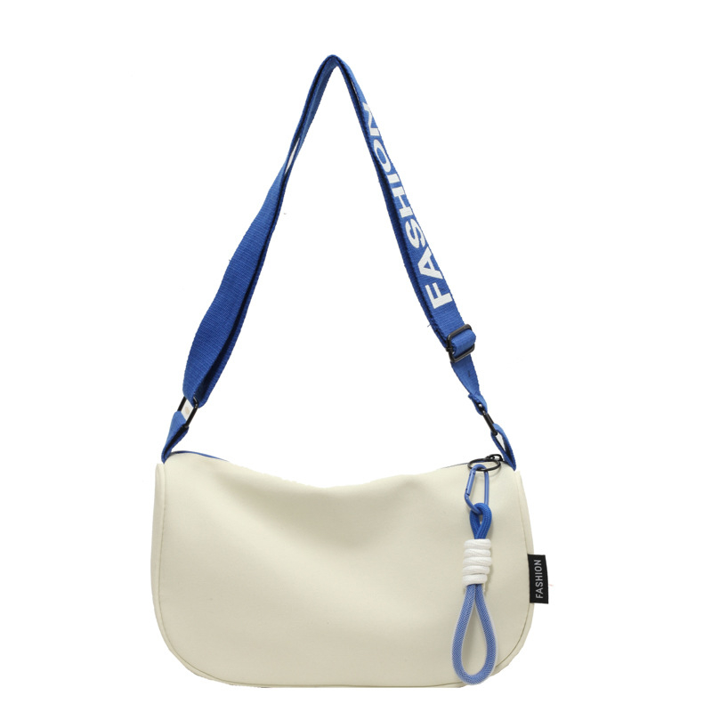 Najlon crossbody torba s dumpling oblikom, zatvaranje na zip, skriveni džep sa zipom
