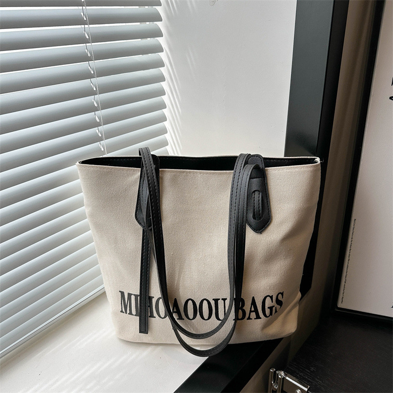 Tote torba od platna za žene — Mix‑and‑Match stil, zatvarač, podstava od platna, proljeće 2018