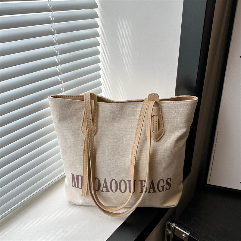 Tote torba od platna za žene — Mix‑and‑Match stil, zatvarač, podstava od platna, proljeće 2018