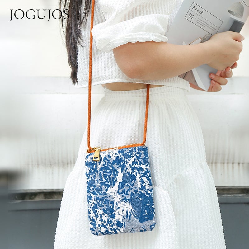 Torbica za telefon od denima, gradski minimalistički stil, uspravni pravokutni oblik, zatvaranje zatvaračem, brend JOGUJOS