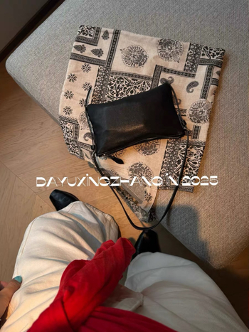 Geantă pentru telefon din piele PU • Stil tote • Formă orizontală pătrată • Închidere cu fermoar • Curele duble de umăr