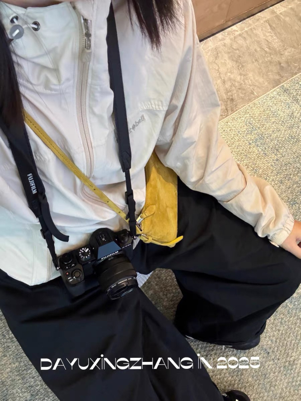 Geantă pentru telefon din piele PU • Stil tote • Formă orizontală pătrată • Închidere cu fermoar • Curele duble de umăr