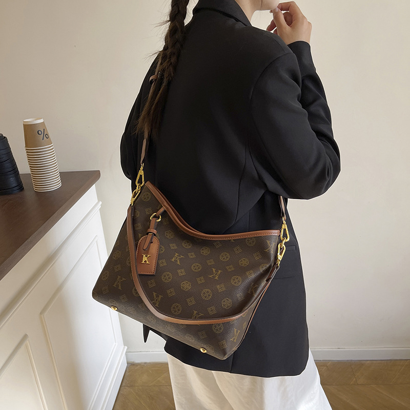 Crossbody torbica od PU kože, horizontalni kvadratni oblik, zatvarač, unutarnja džep za telefon, dvostruki remeni