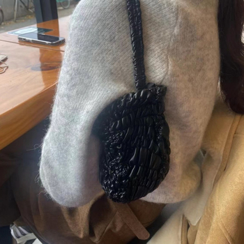 Geantă tip găleată Cosmos – plisată, cilindrică, închidere cu șnur, material poliester, curea pe umăr