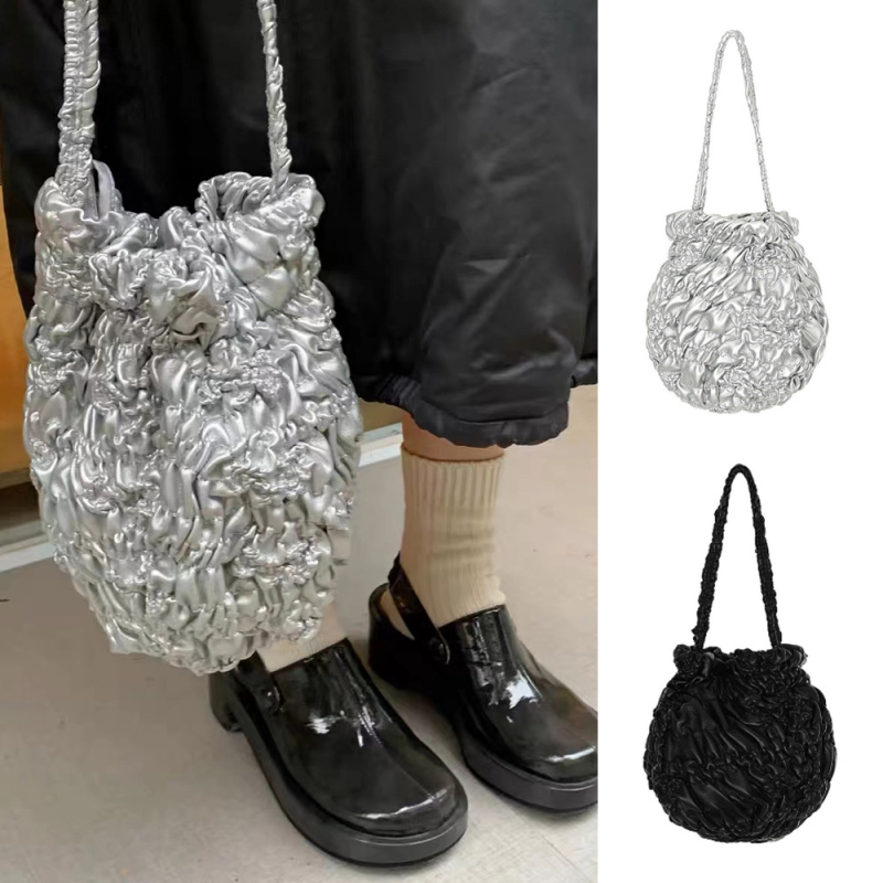 Geantă tip găleată Cosmos – plisată, cilindrică, închidere cu șnur, material poliester, curea pe umăr