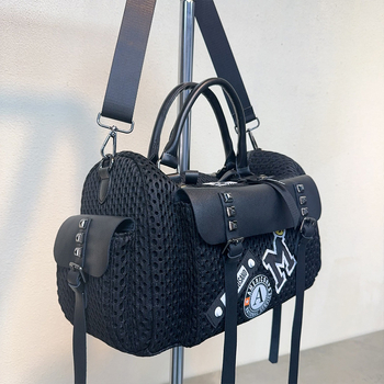 Mrežasta ženska torba, gradski minimalistički stil, zatvarač, poliester podstava, unutarnji džepovi: tajni džep sa zipom, džep za mobitel, laminirani džep, crossbody/na ramenu