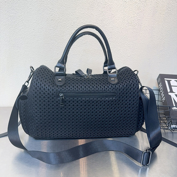 Mrežasta ženska torba, gradski minimalistički stil, zatvarač, poliester podstava, unutarnji džepovi: tajni džep sa zipom, džep za mobitel, laminirani džep, crossbody/na ramenu