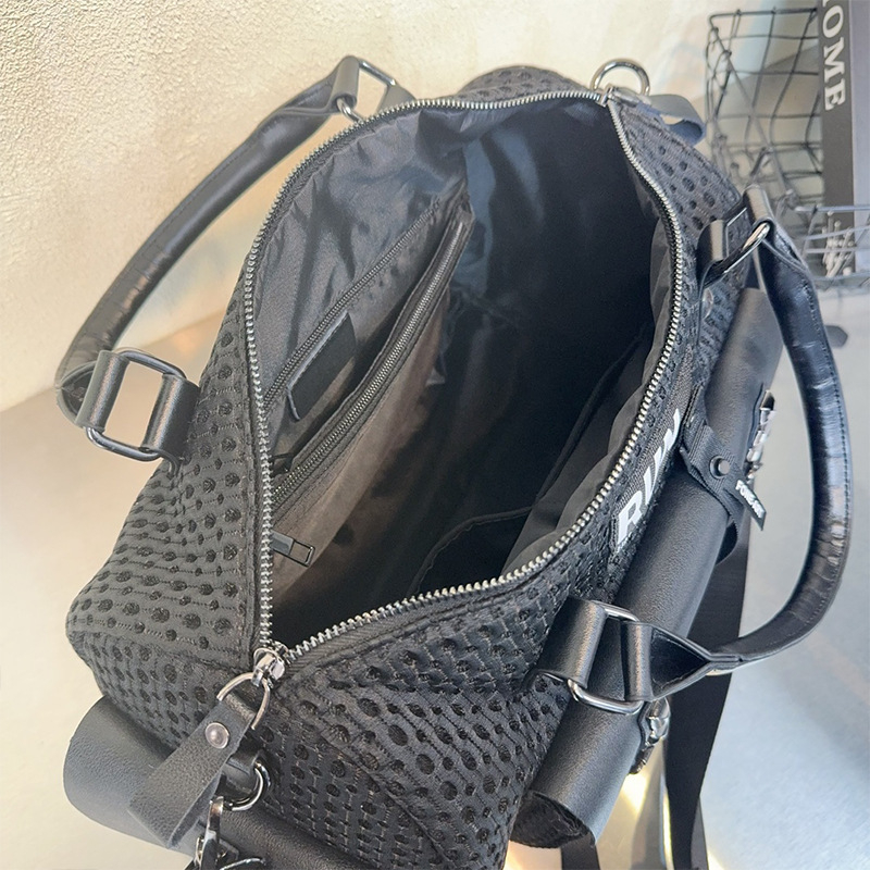 Mrežasta ženska torba, gradski minimalistički stil, zatvarač, poliester podstava, unutarnji džepovi: tajni džep sa zipom, džep za mobitel, laminirani džep, crossbody/na ramenu