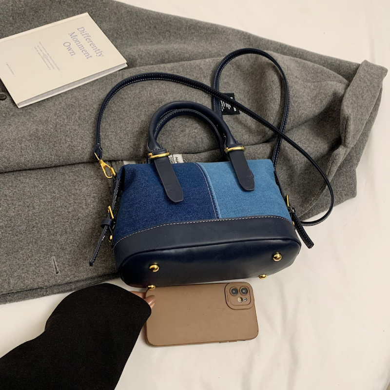 Ženska denim torba – urbani minimalistički stil, horizontalni kvadratni oblik, zatvarač