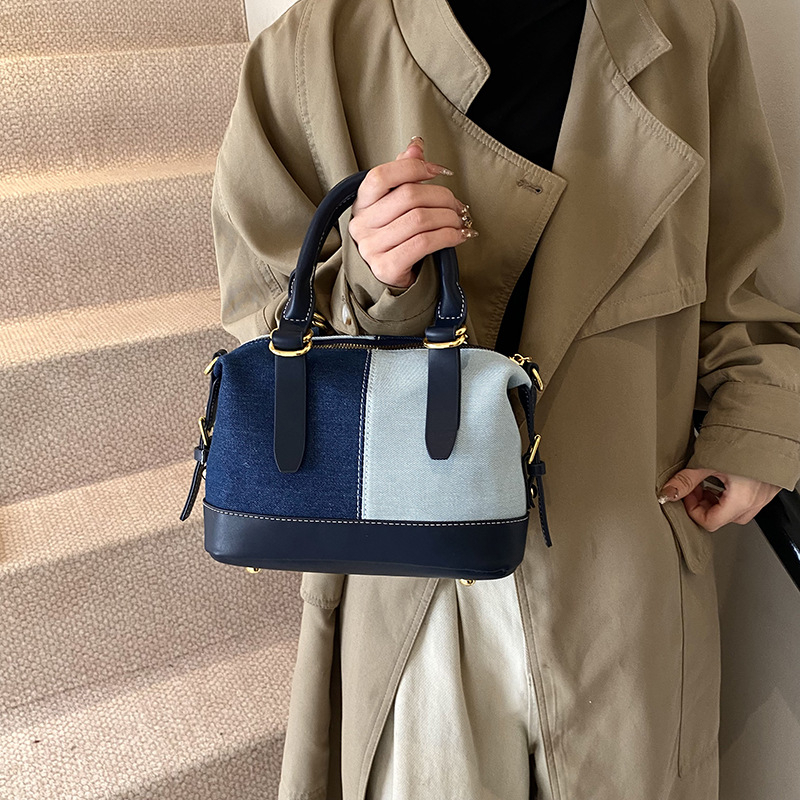 Ženska denim torba – urbani minimalistički stil, horizontalni kvadratni oblik, zatvarač