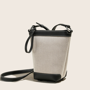 Ženska mini bucket torba | Prava koža | Bucket bag stil | Zatvaranje zatvaračem | Podstava od platna