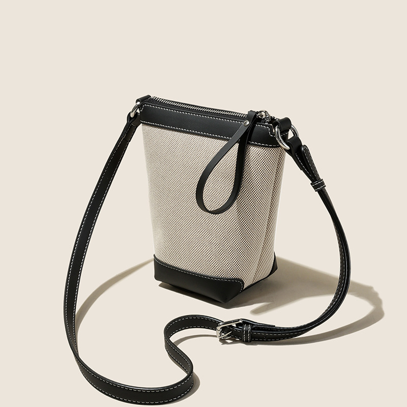 Ženska mini bucket torba | Prava koža | Bucket bag stil | Zatvaranje zatvaračem | Podstava od platna